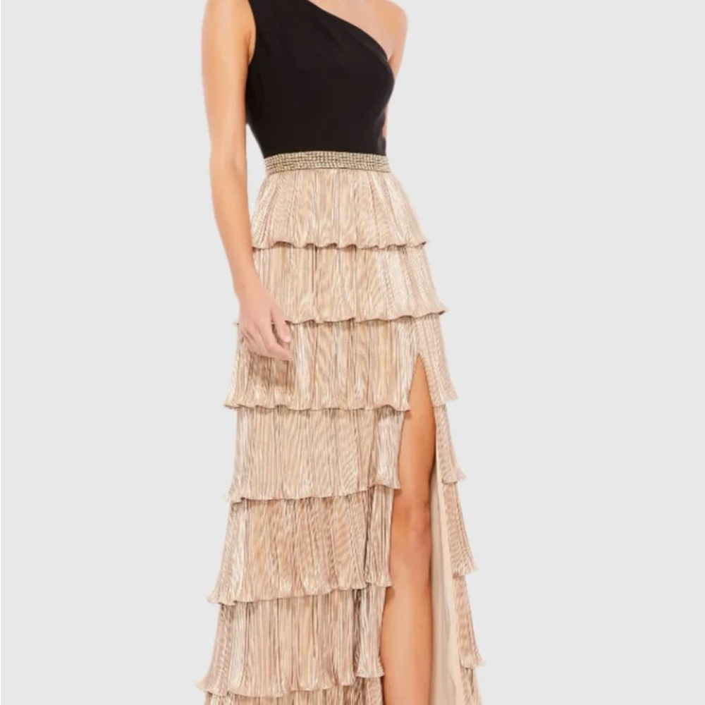 Mac Duggal Black Maxi Skirt with Elegant Design